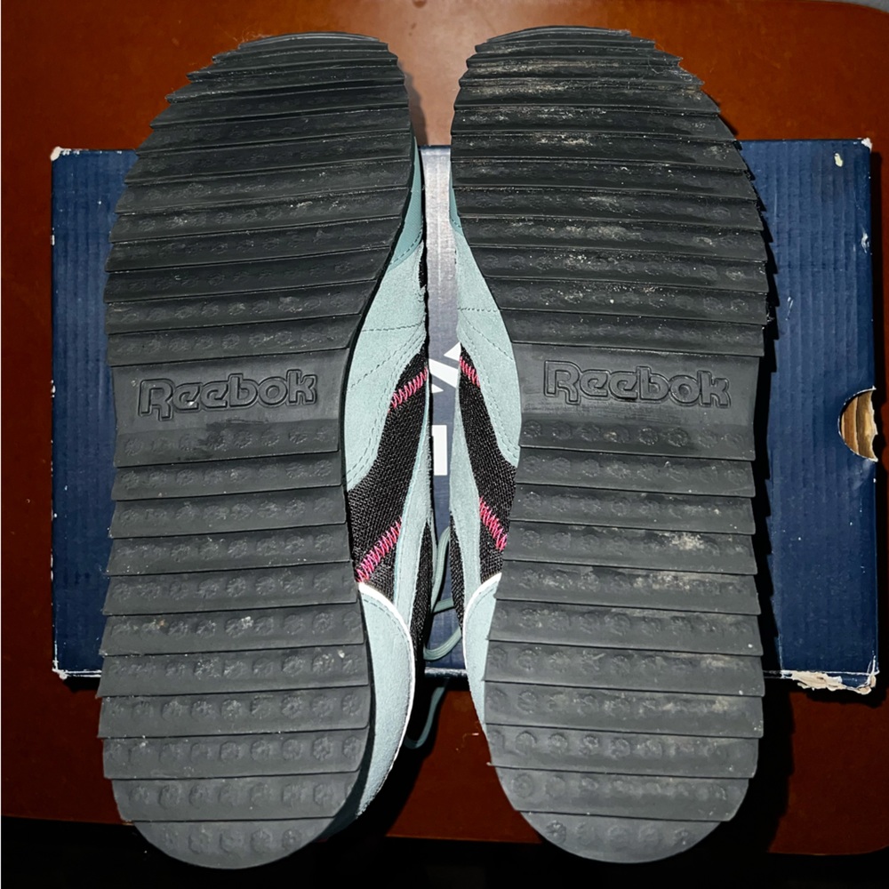 Women’s Reebok Shoes - Picture 7 of 8